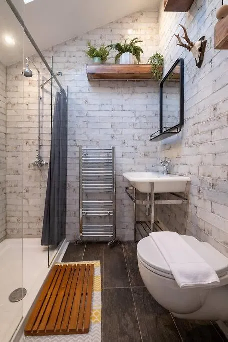 브라이턴 Super Cool, Industrial-Styled House With Parking 빌라