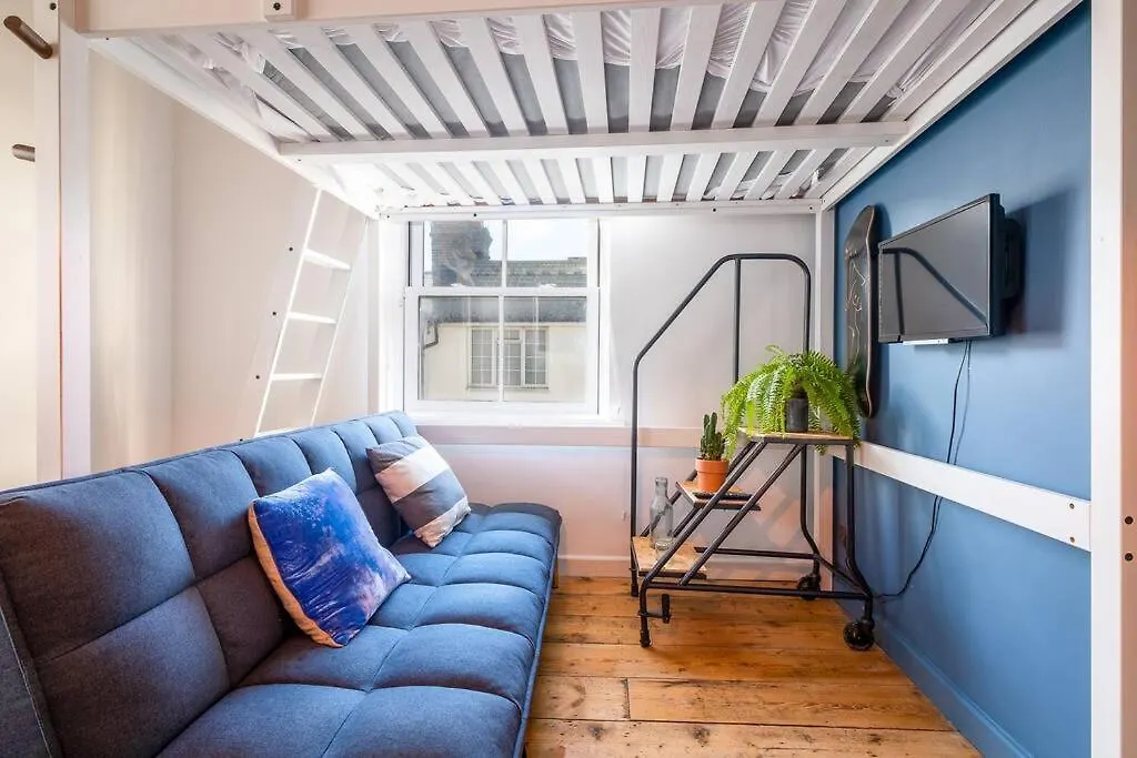 브라이턴 Super Cool, Industrial-Styled House With Parking 빌라 펜션