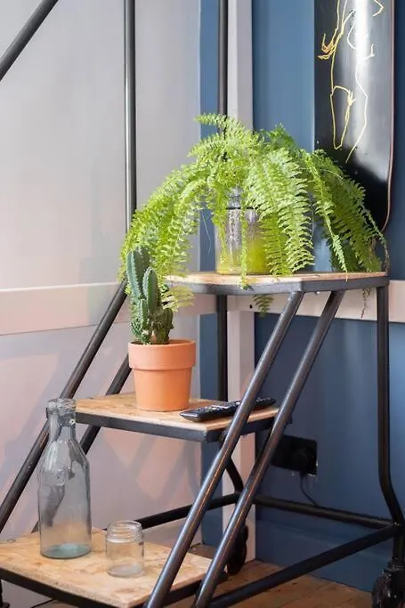 브라이턴 Super Cool, Industrial-Styled House With Parking 빌라 펜션