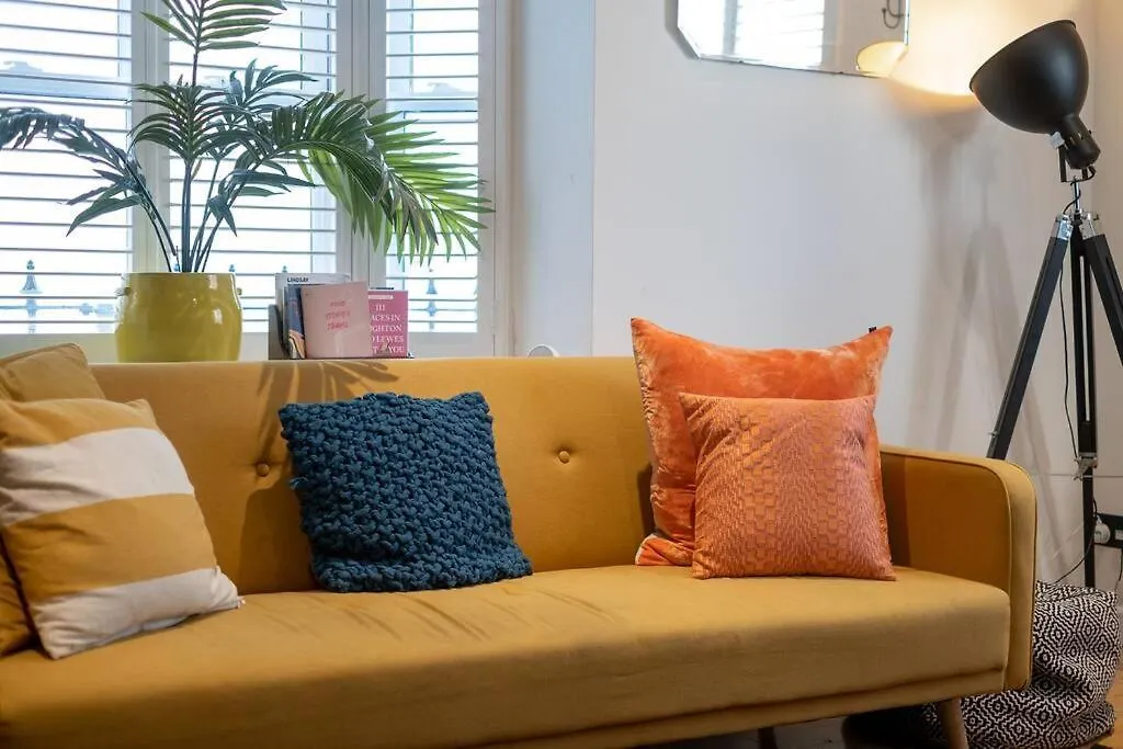 펜션 브라이턴 Super Cool, Industrial-Styled House With Parking 빌라